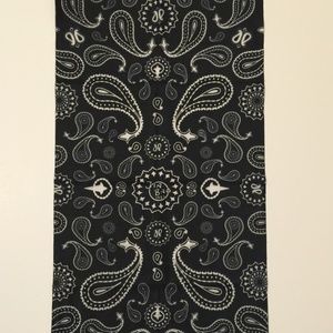 Seamless Headscarf - Black Paisley Pattern